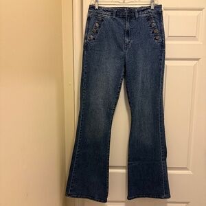 Gap 70’s Flare Jeans w/ Button Pocket Trim 10/30 regular medium wash